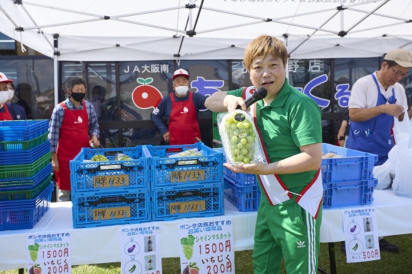 大阪南/野菜芸人の土肥ポン太氏が1日店長となり直売所の魅力を発信/0903②.jpg